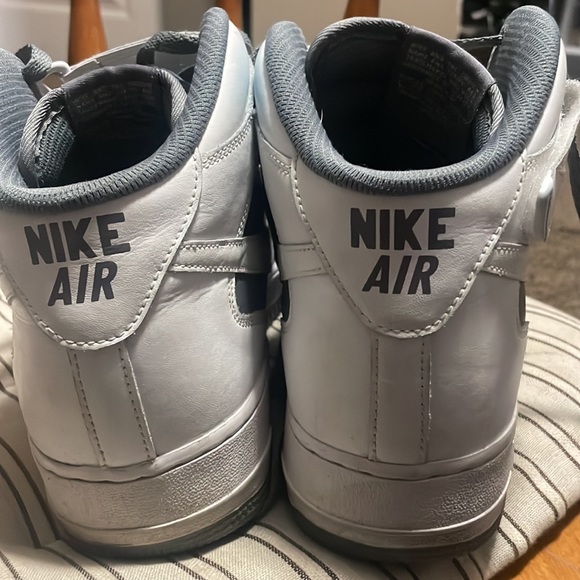 Nike Air Force 1s high tops with strap - Picture 3 of 4